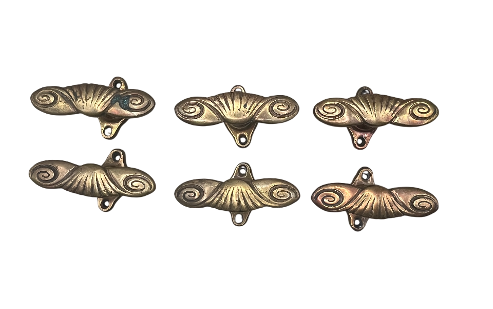 Fensteroliven mit Platte Jugendstil aus Messing