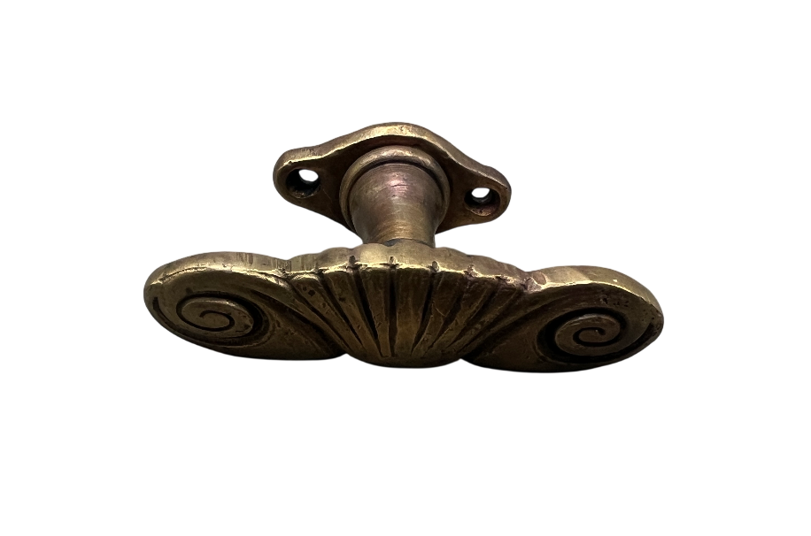 Fensteroliven mit Platte Jugendstil aus Messing